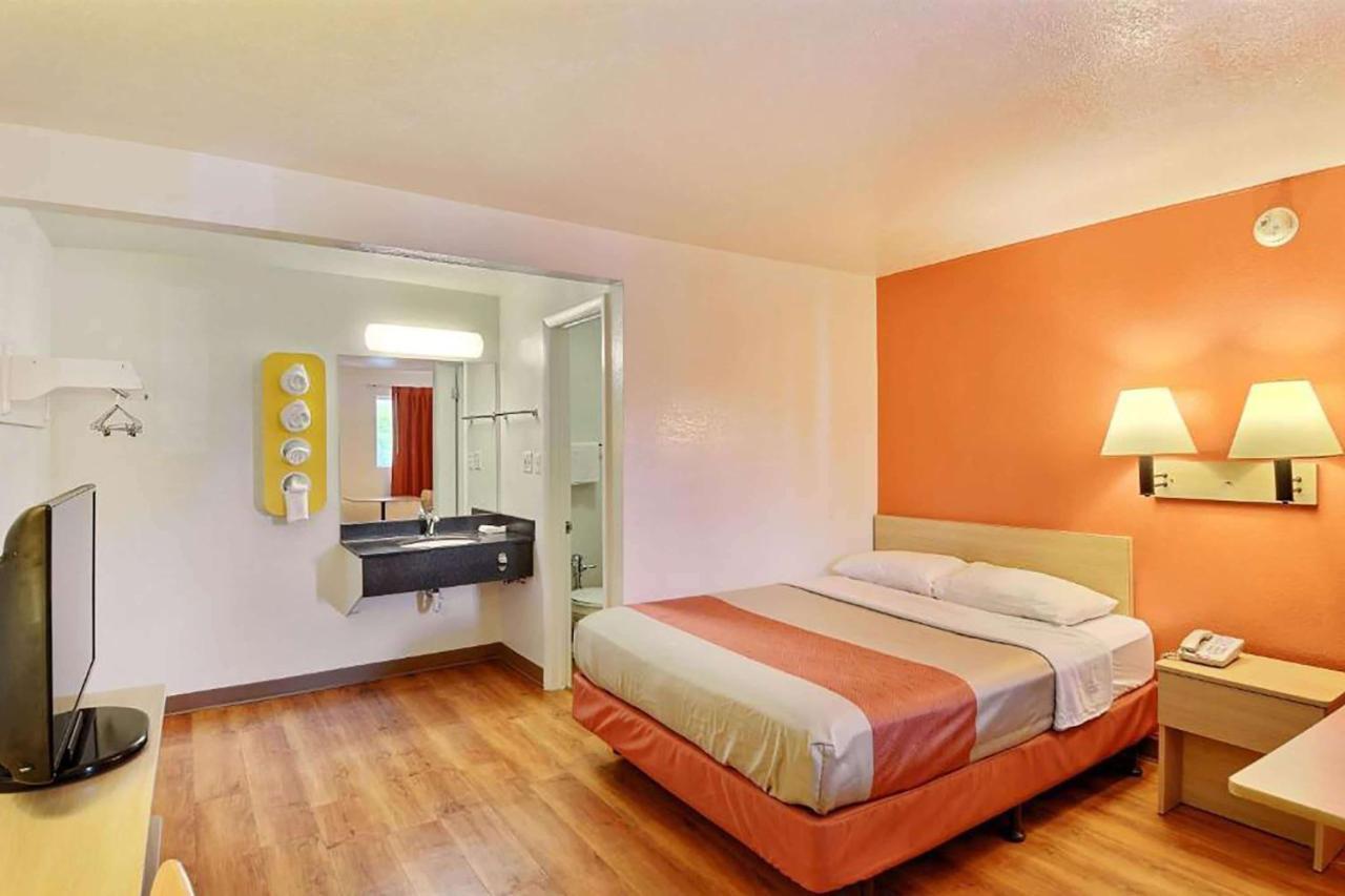 Travelodge By Wyndham Brattleboro Vt Dış mekan fotoğraf