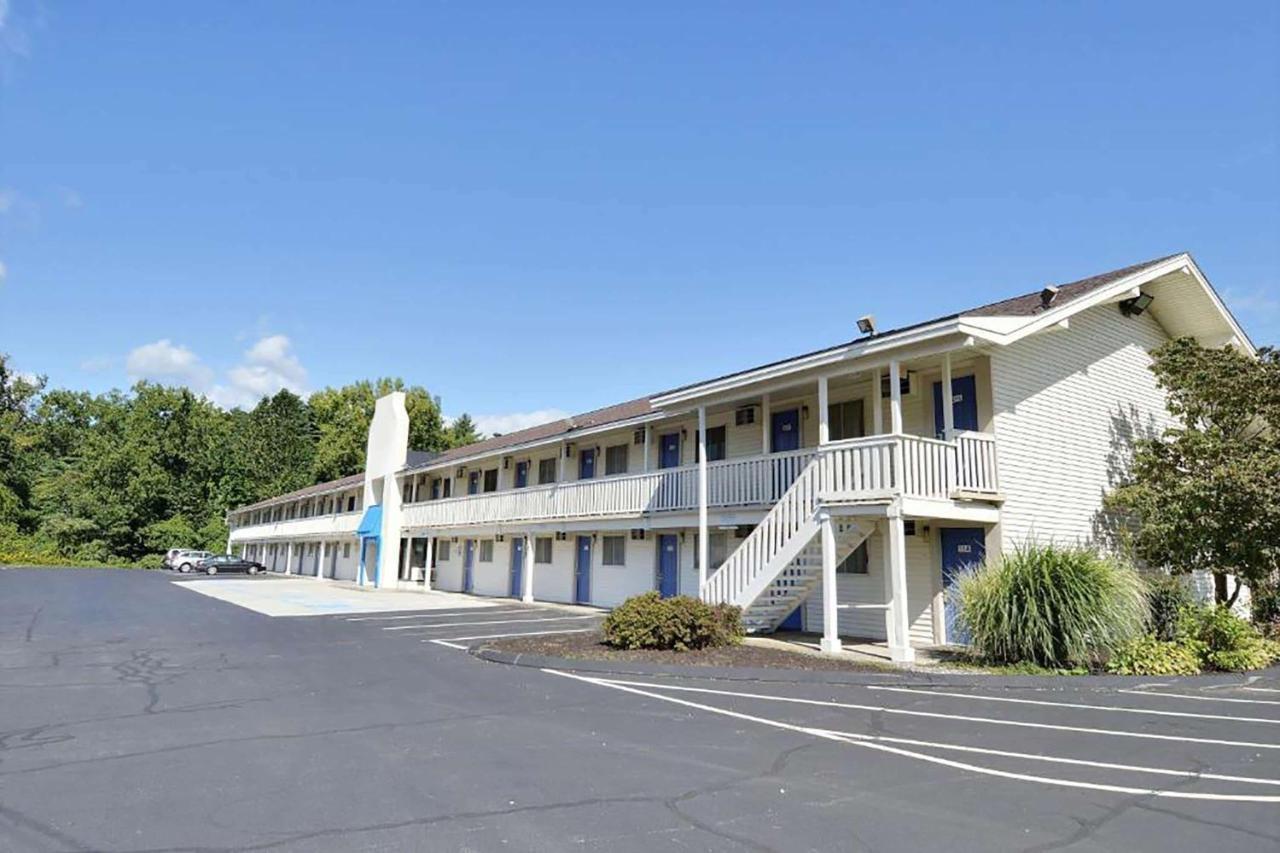 Travelodge By Wyndham Brattleboro Vt Dış mekan fotoğraf