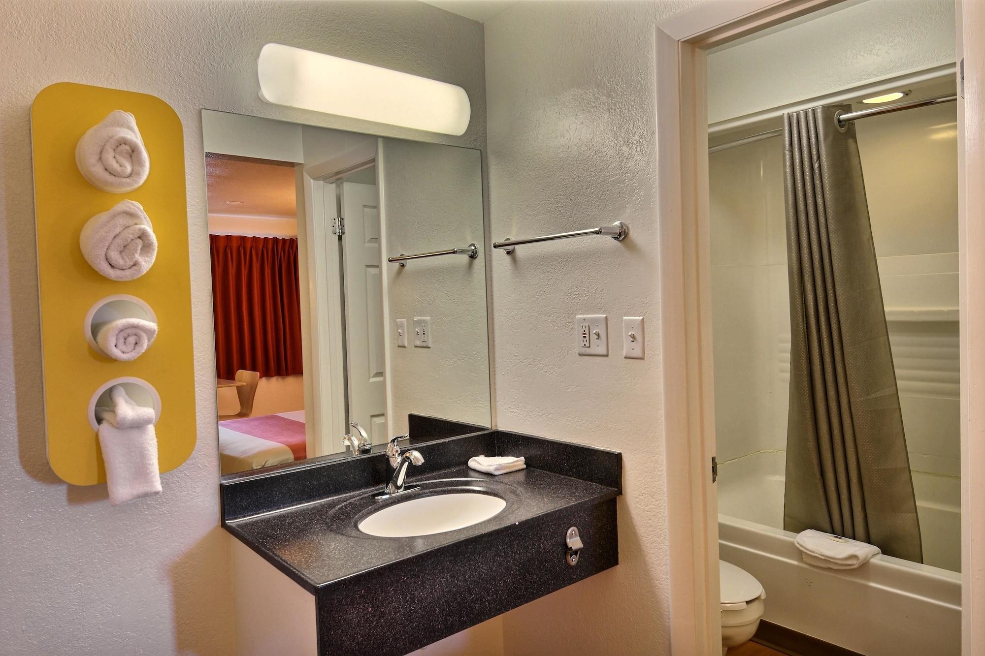 Travelodge By Wyndham Brattleboro Vt Dış mekan fotoğraf