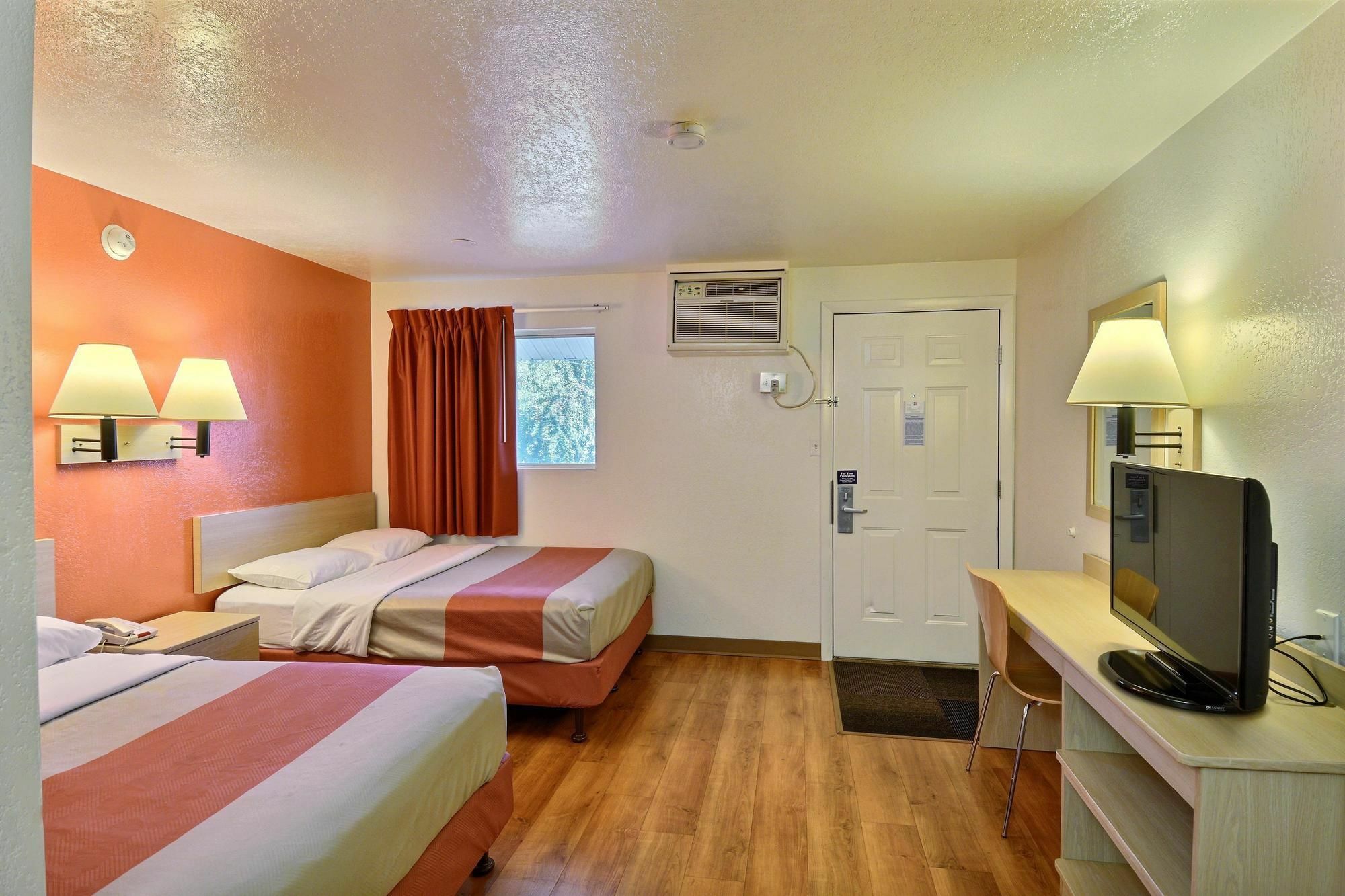 Travelodge By Wyndham Brattleboro Vt Dış mekan fotoğraf